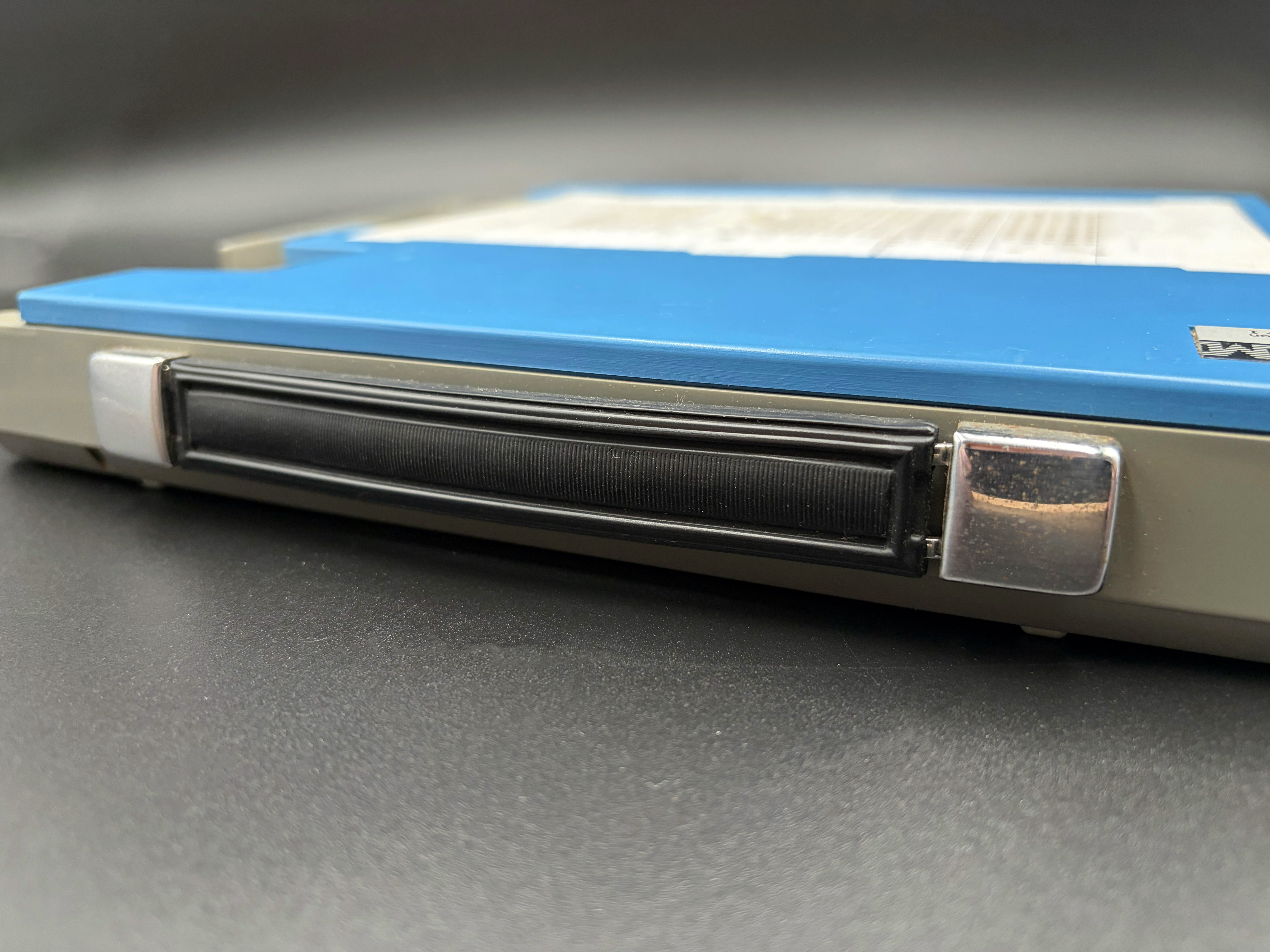 Detail of the handle on the top of the unit.