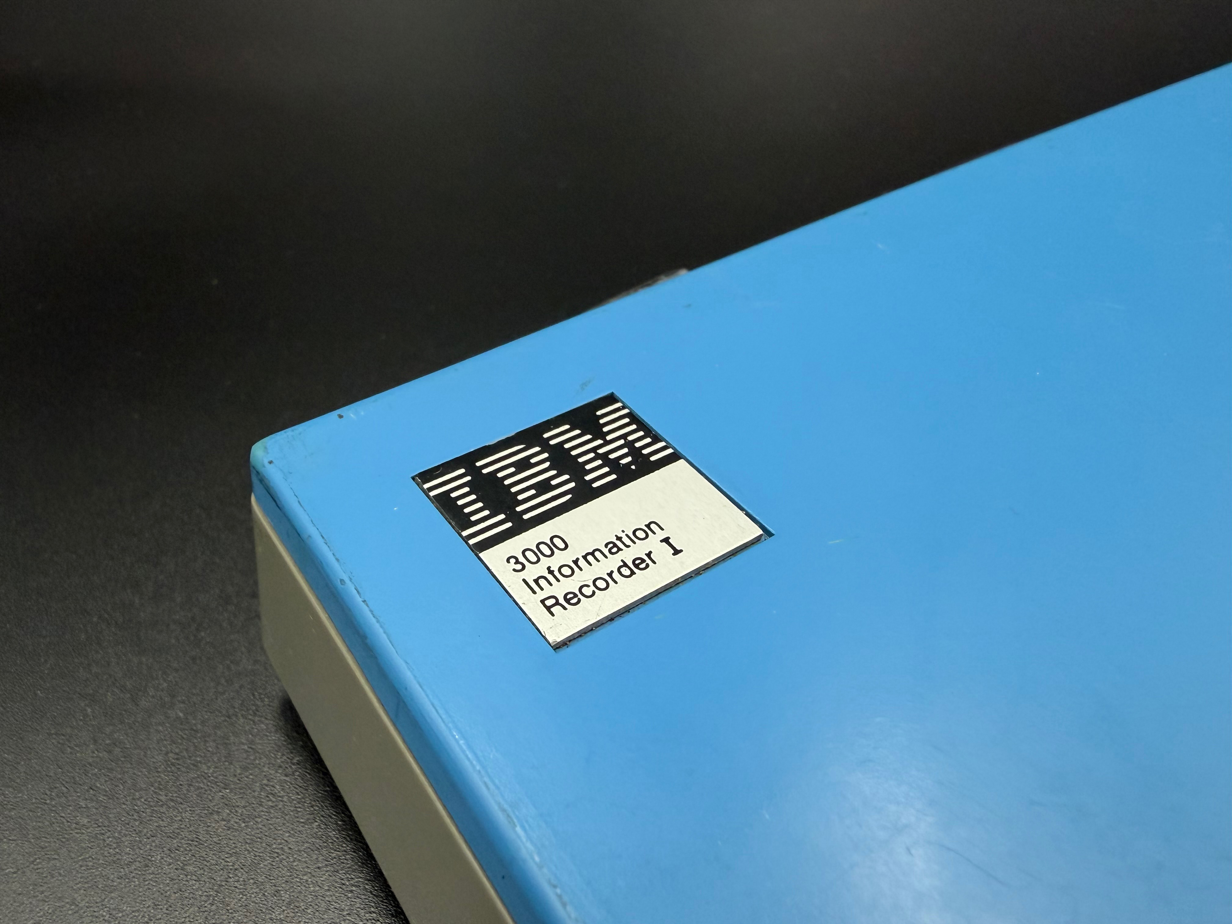 Macro detail of the IBM logo and model information on the top of the unit.